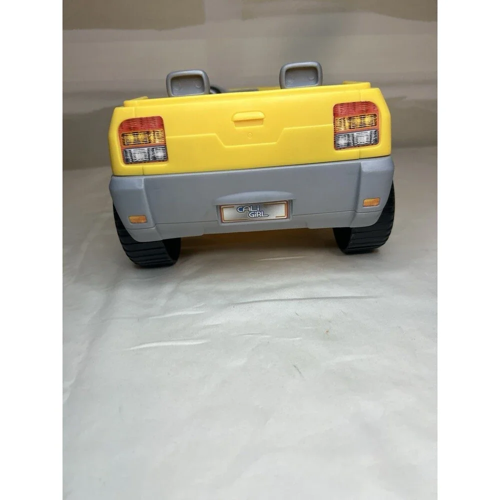 Mattel - Barbie ~ Cali Girl Yellow Jeep 4x4 Car - 2003 SHIPS FREE